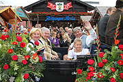 Privatbrauerer der Flötzinger Bräu beim Einzug: die Kutsche von Martha Steegmüller und Franz Steegmüller (Foto: Martin Schmitz)